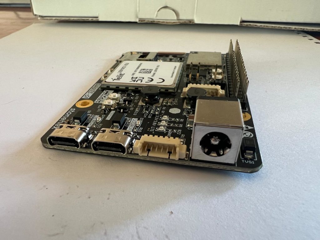 Altair-side1